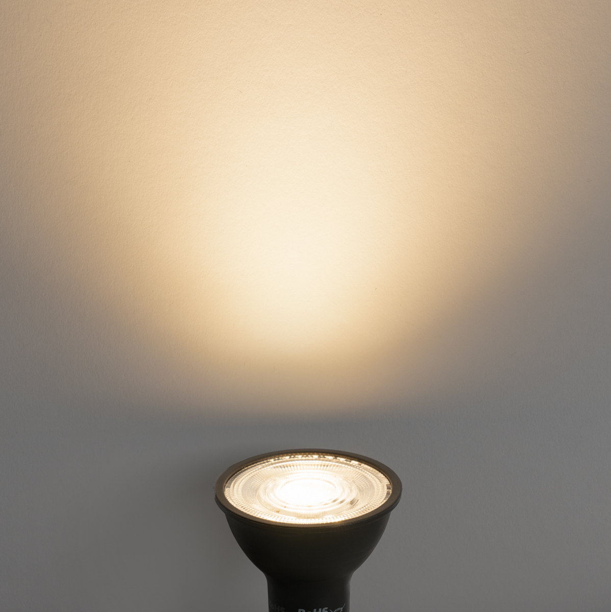 GU10 dimmbare LED-Lampe schwarz 6W 500 lm 2700K