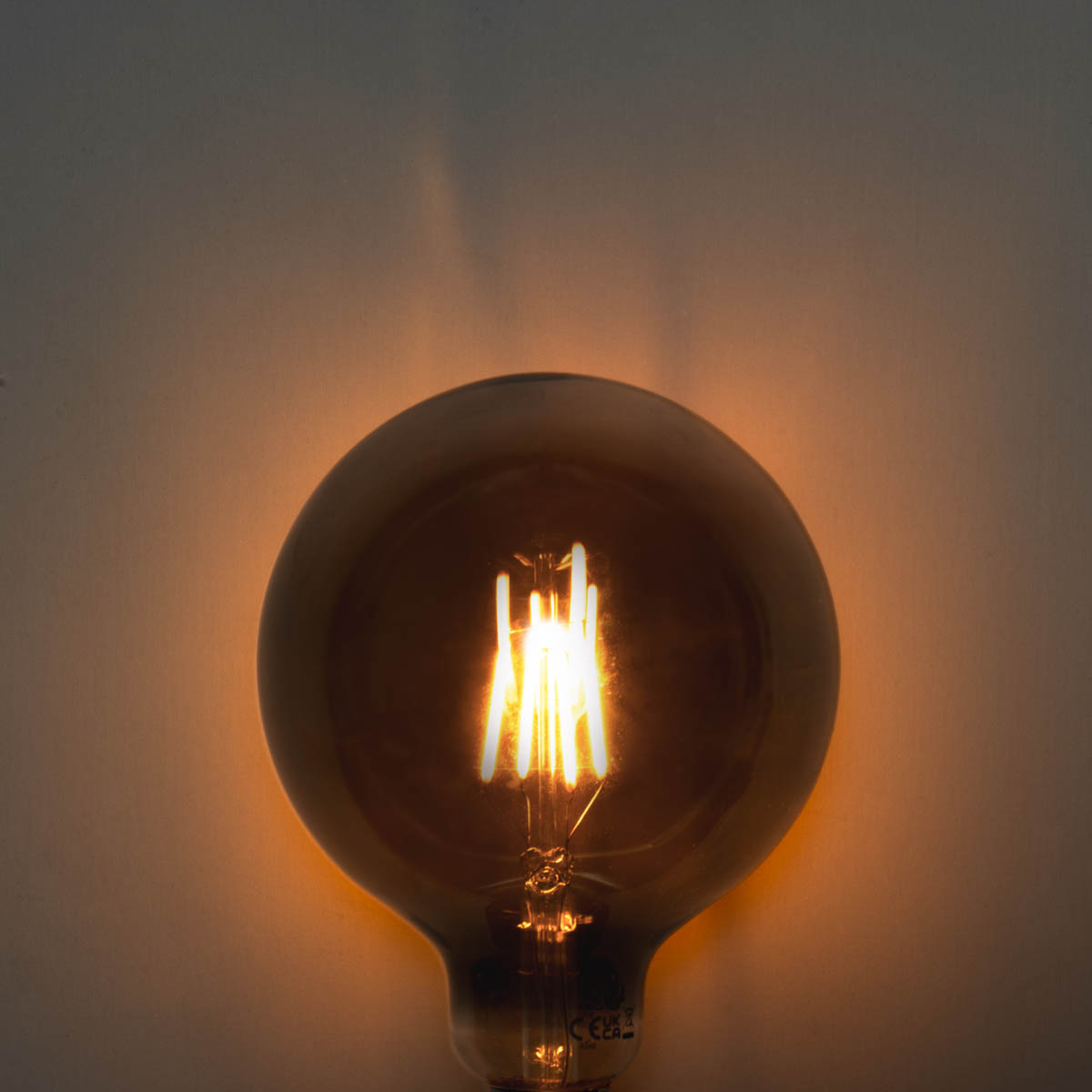 Bombilla LED E27 regulable en 3 pasos Ahumado G125 4W 150 lm 1900K