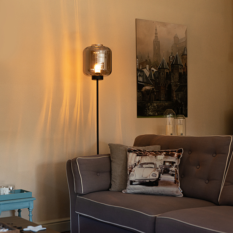 Design vloerlamp zwart met smoke glas - Qara Design vloerlamp zwart met smoke glas - Qara