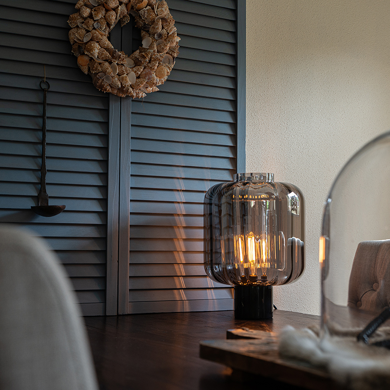 Design tafellamp zwart met smoke glas - Qara Design tafellamp zwart met smoke glas - Qara