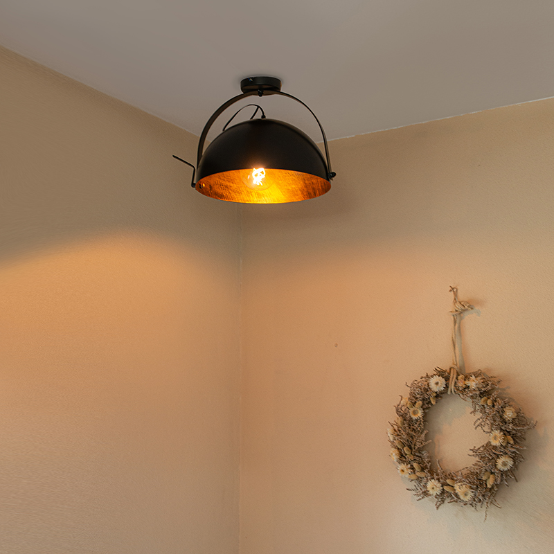 Industriële plafondlamp zwart met goud kantelbaar - Magna Industriële plafondlamp zwart met goud kantelbaar - Magna