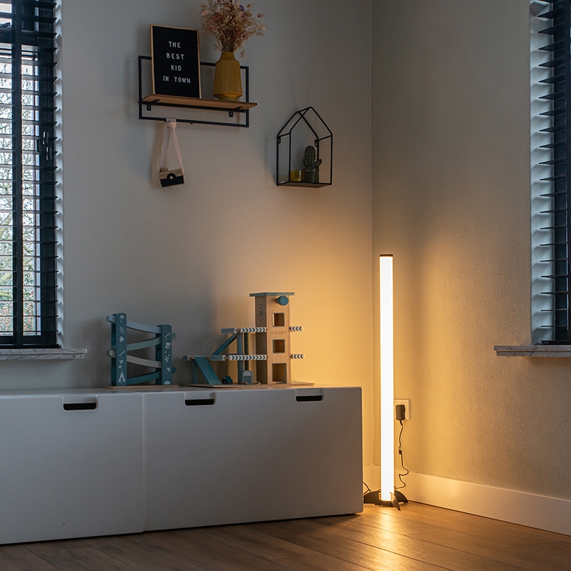 Moderne vloerlamp zwart en opaal dimbaar met afstandsbediening - Bomba Moderne vloerlamp zwart en opaal dimbaar met afstandsbediening - Bomba