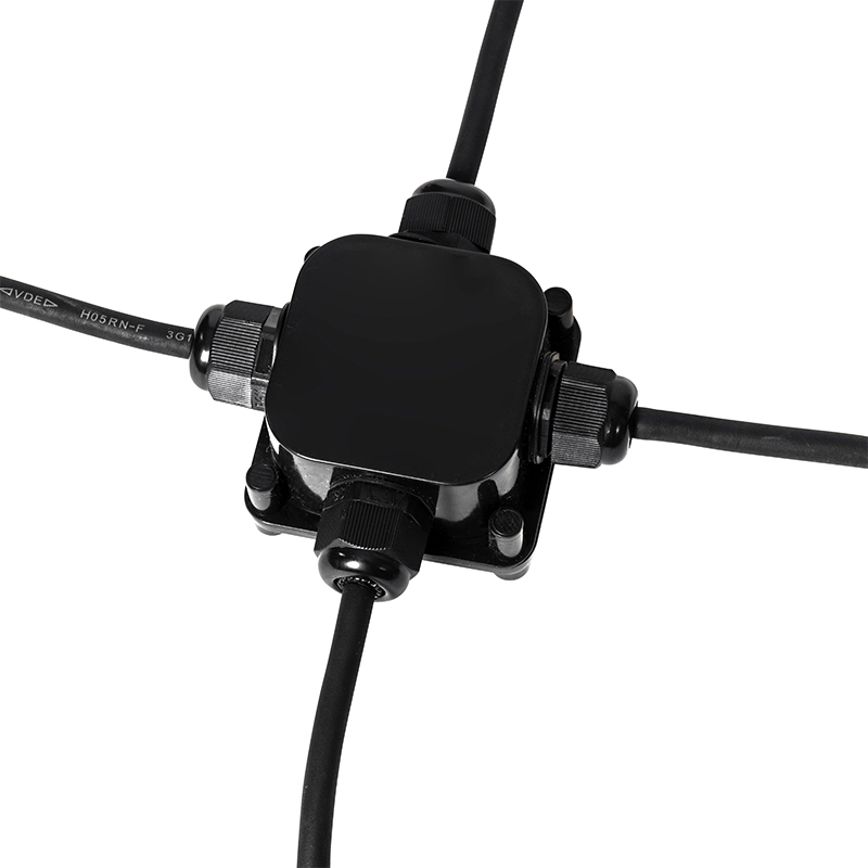 Lot de 3 spots de jardin noirs avec cordon et prise IP65 - Done