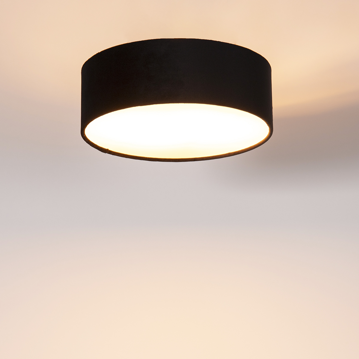 Plafón moderno negro 30 cm con interior dorado - Drum