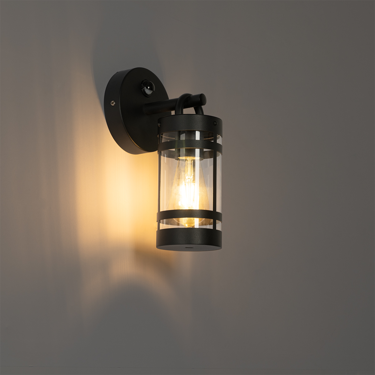 Lámpara de pared exterior negra IP44 con sensor de movimiento - Ruben