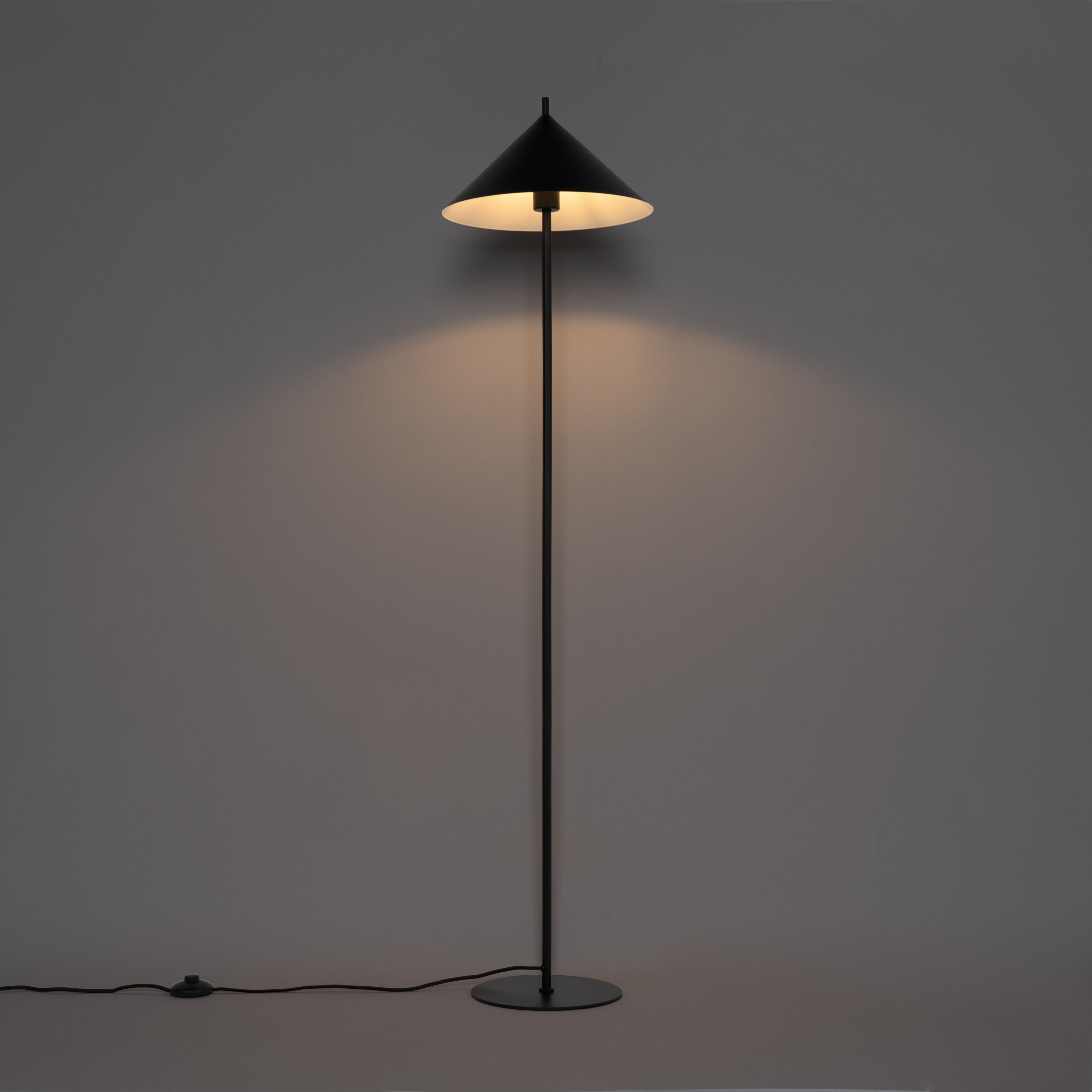 Design Floor Lamp Black Triangle - Triangolo
