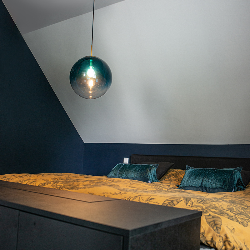 Inteligentná závesná lampa z mosadze s oceánsky modrým sklom 33 cm vrátane Wifi ST64 - Pallon