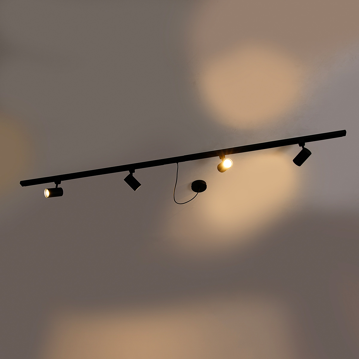 1-Phase Track Lighting Black with 4 Spotlights and I Power Round - Jeana