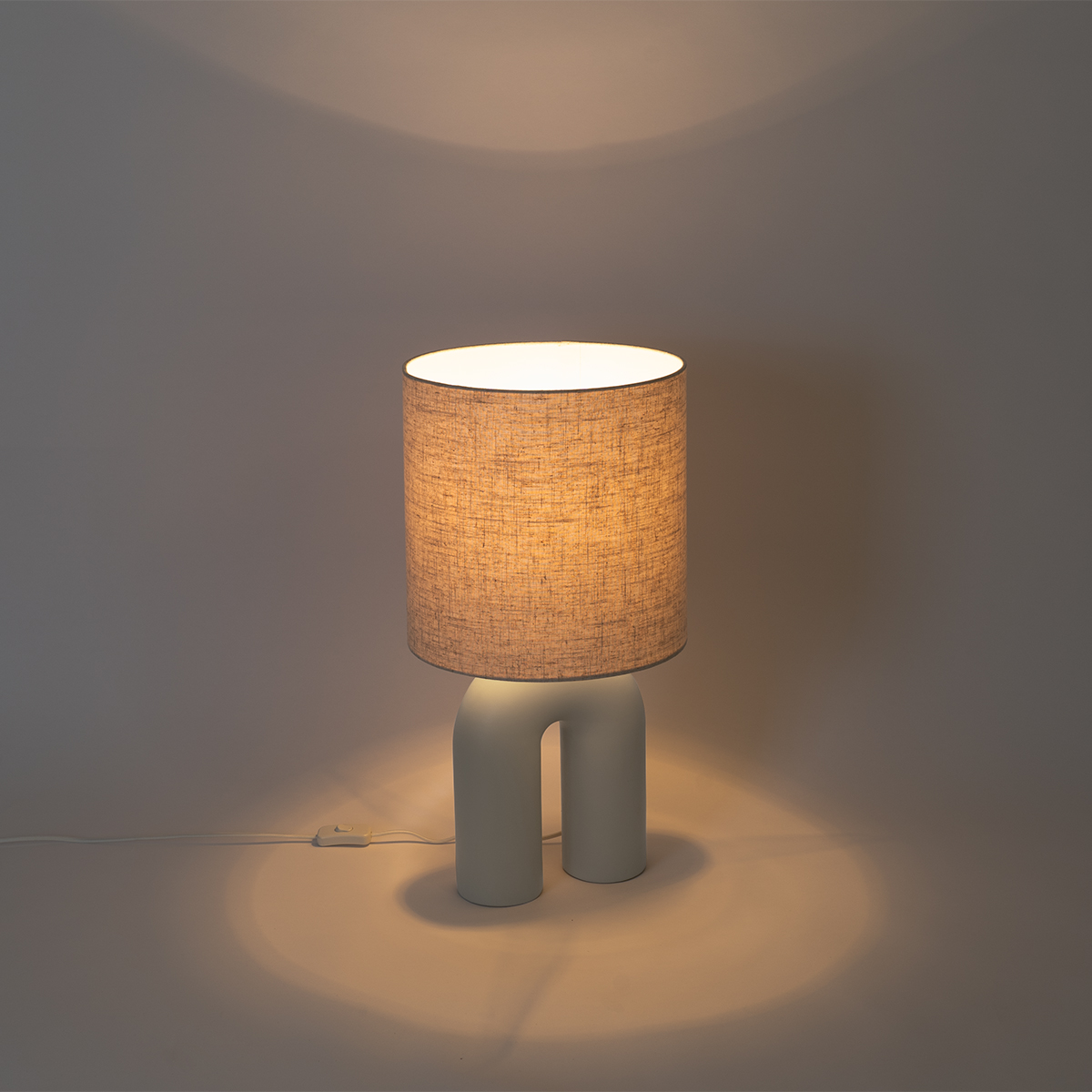 Skandinavische Tischleuchte Beige mit Leinen-Schirm Beige - Lotti