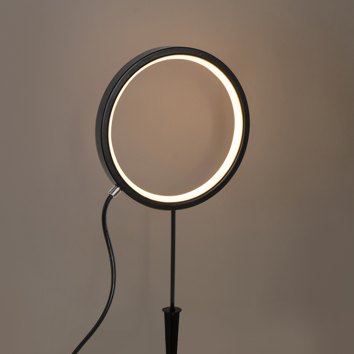 Juego de 2 luces de suelo negras de 50 cm con LED recargable y solar IP65 - Adalind