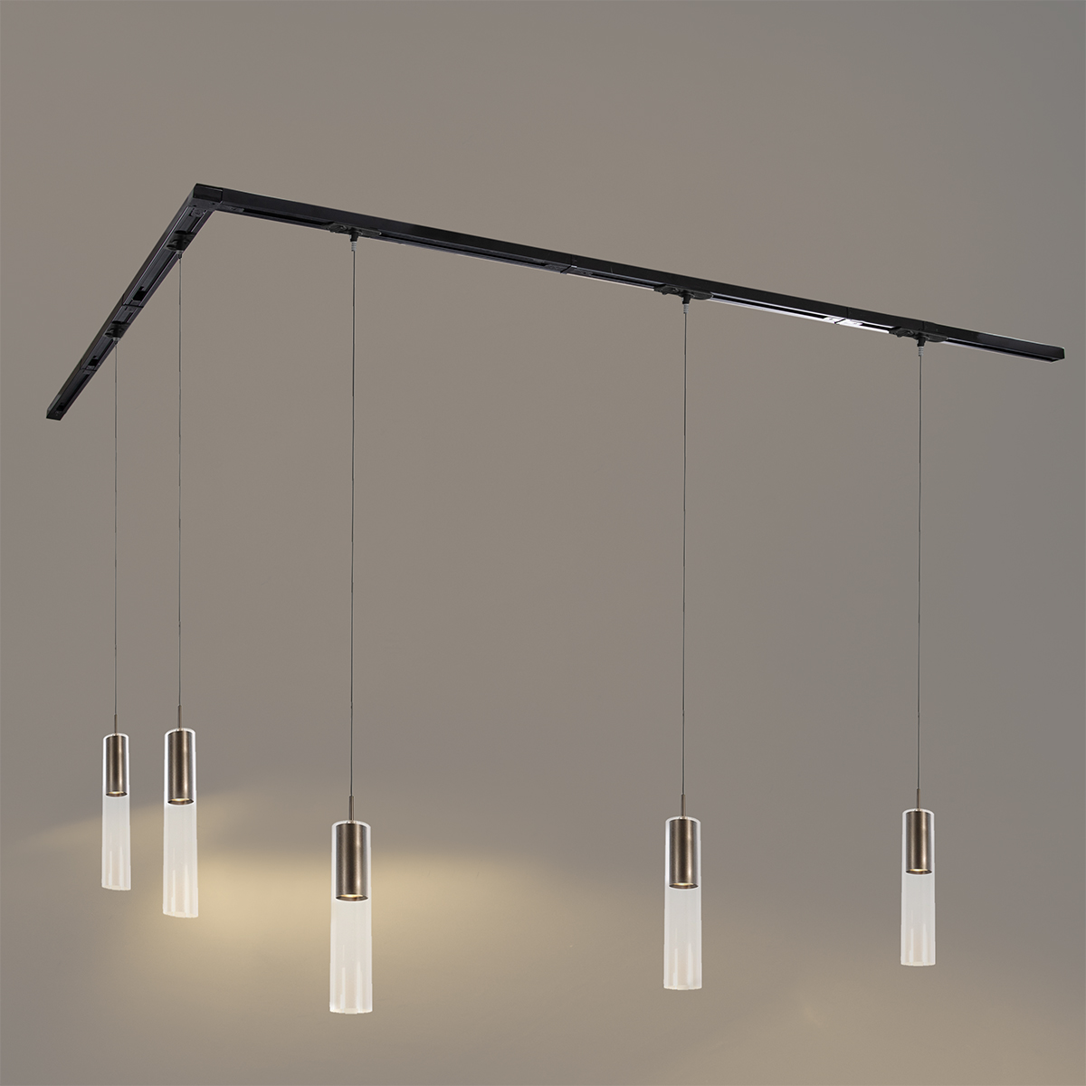 Sistema de iluminación de riel moderno con 5 luces colgantes bronce oscuro monofásico - Iconic Lloyd