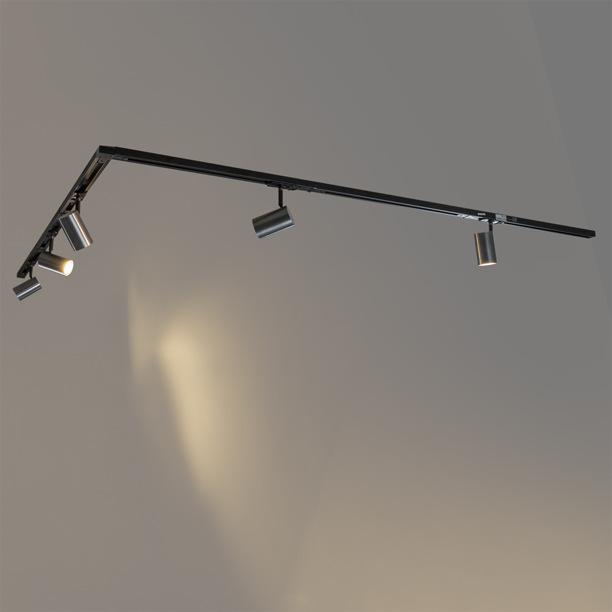 Modern Track Lighting System with 5 Gunmetal Spotlights 1-Phase - Iconic Jeana