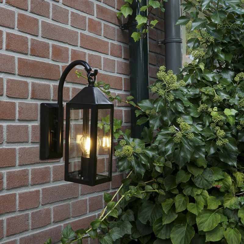 Landelijke buitenwandlamp zwart IP44 - Bussum Landelijke buitenwandlamp zwart IP44 - Bussum