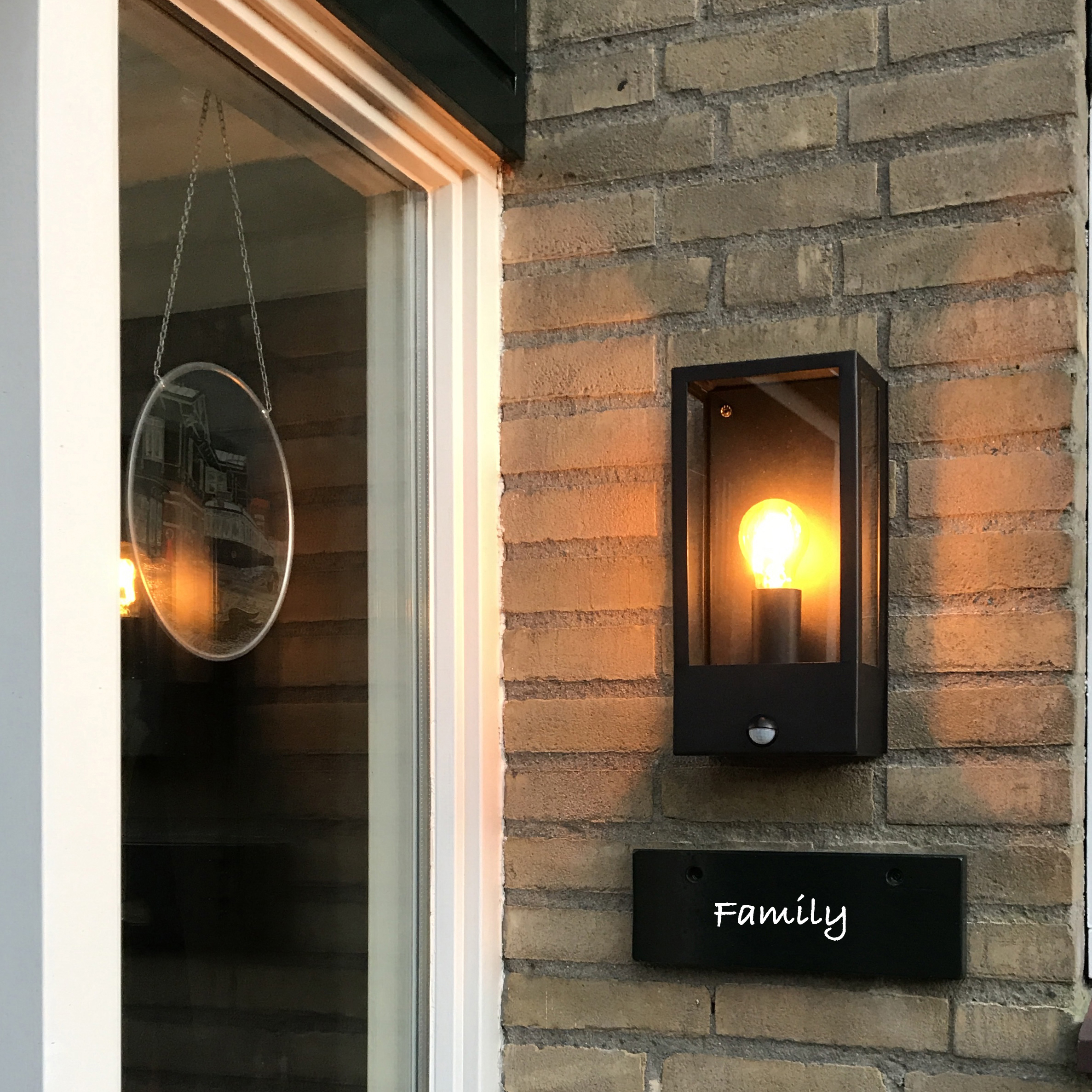 Buitenwandlamp zwart met bewegingsmelder IP44 - Rotterdam 1 Buitenwandlamp zwart met bewegingsmelder IP44 - Rotterdam 1