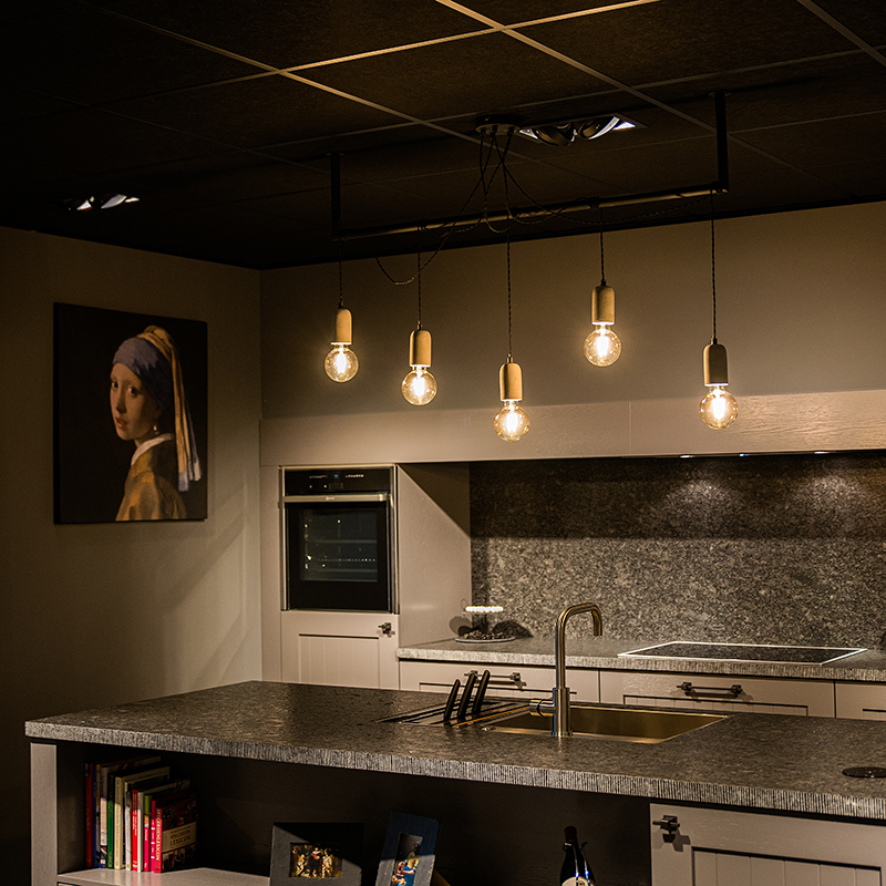 Industriële hanglamp zwart met beton 5-lichts - Cavoba Industriële hanglamp zwart met beton 5-lichts - Cavoba