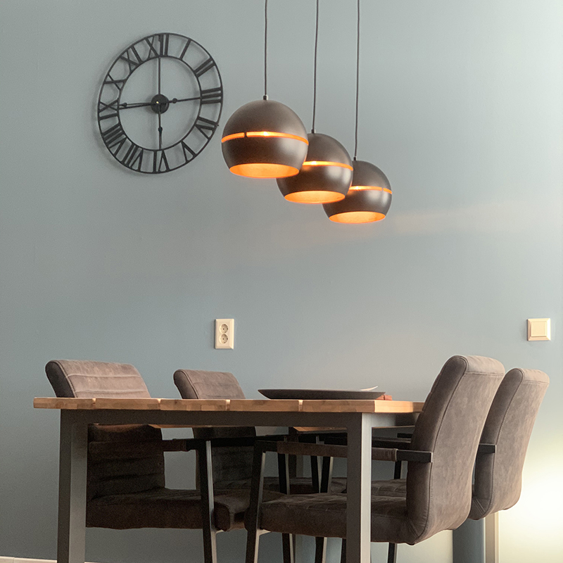 Design hanglamp zwart met gouden binnenkant 3-lichts - Buell Design hanglamp zwart met gouden binnenkant 3-lichts - Buell
