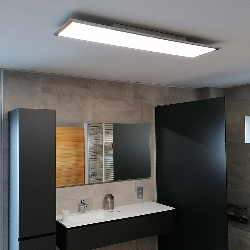 Strakke langwerpige plafondlamp chroom incl. LED IP44 - Flat Strakke langwerpige plafondlamp chroom incl. LED IP44 - Flat