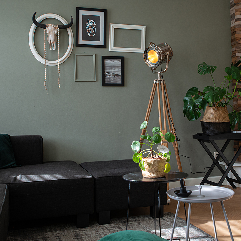 Vloerlamp met houten driepoot en studiospot - Tripod Construct Vloerlamp met houten driepoot en studiospot - Tripod Construct