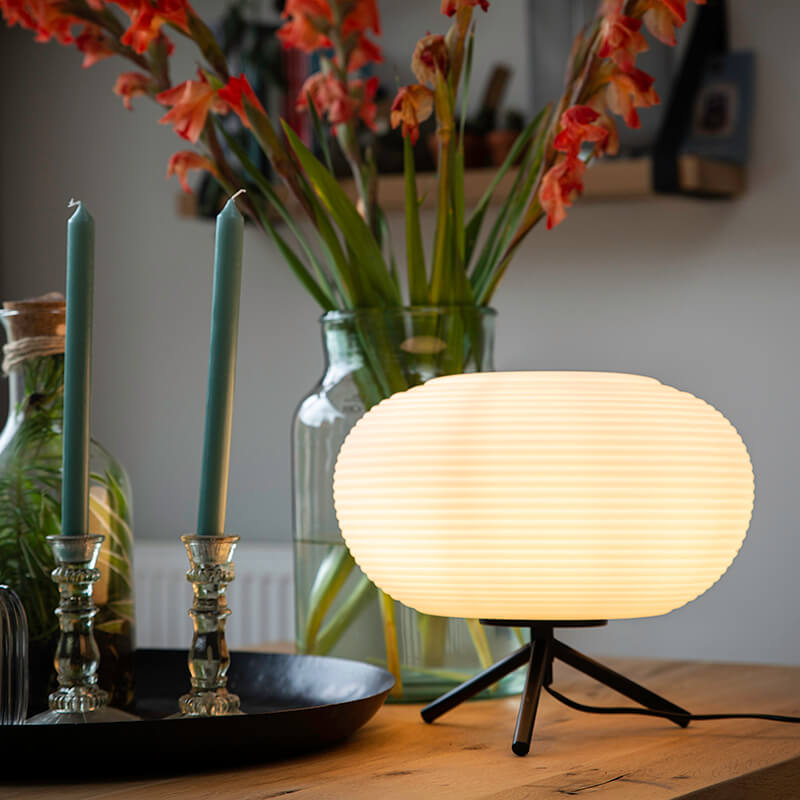 Dizajnová stolná lampa čierna 33 cm s opálovým sklom - Hero