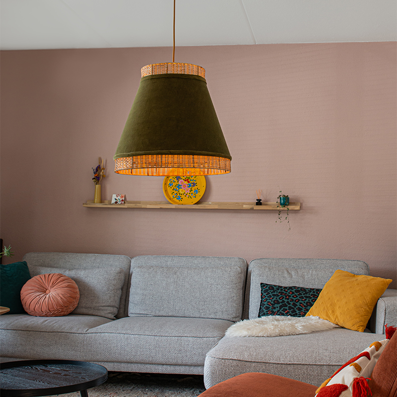 Landelijke hanglamp groene velours met riet 45 cm - Frills Can Landelijke hanglamp groene velours met riet 45 cm - Frills Can