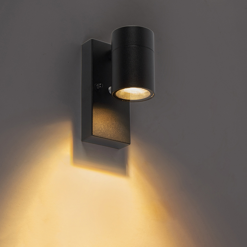 Buitenwandlamp zwart met licht-donker sensor IP44 - Solo Buitenwandlamp zwart met licht-donker sensor IP44 - Solo